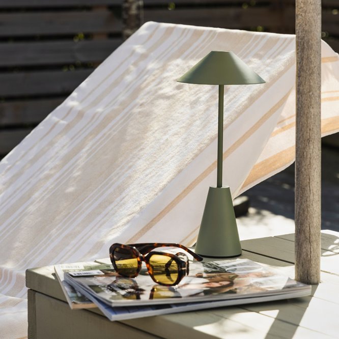 Zielona lampka stołowa akumulatorowa Cannes IP54